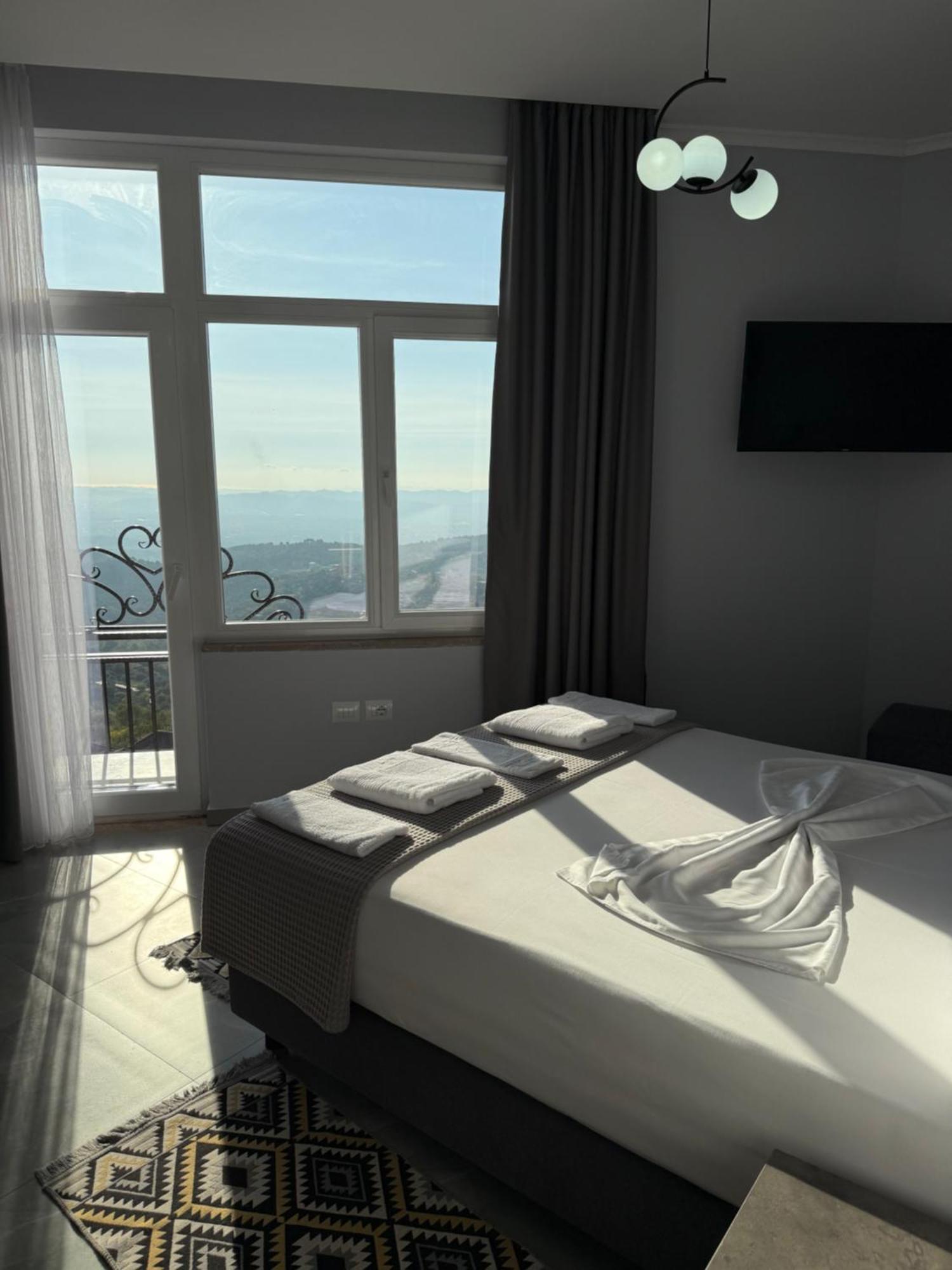 --Hotel Deal-- Rooms With Castle View กรูเยอ ภายนอก รูปภาพ
